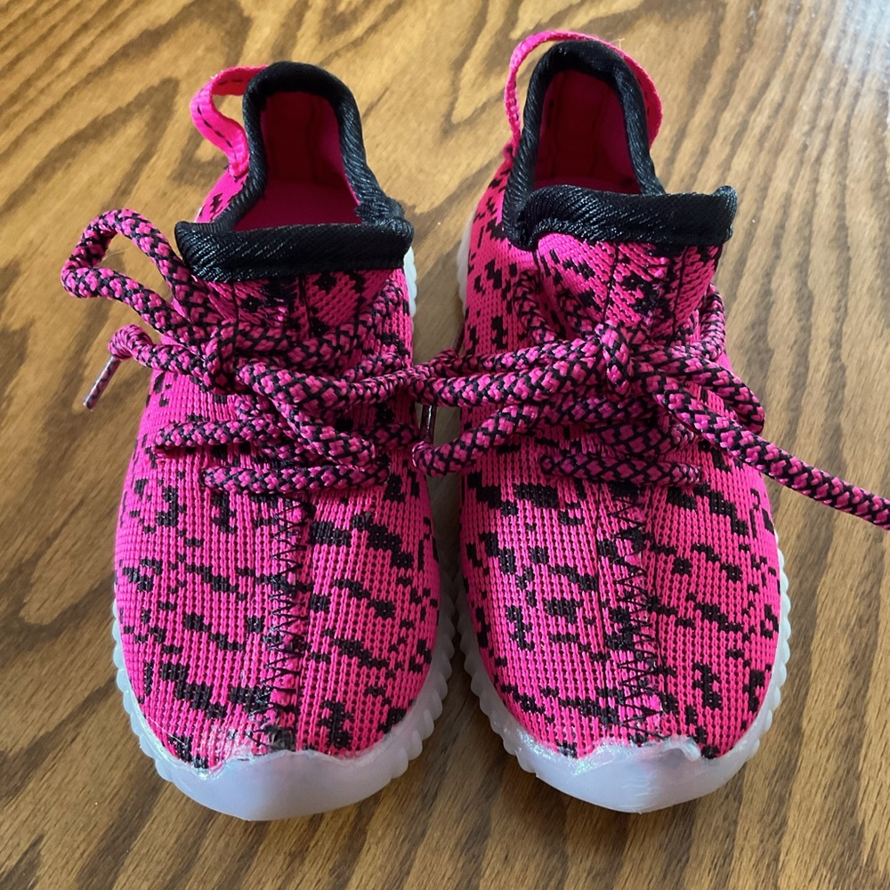 NWOT Woven Knit Upper Design Jogger Sneakers, Kids 8.5 (Toddler)